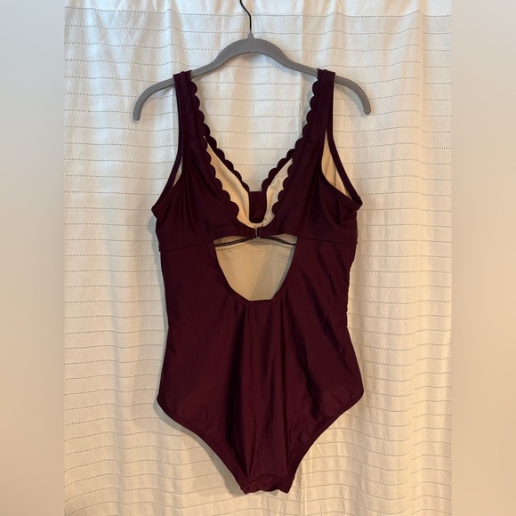 Kona Sol Eggplant Scalloped Detail One-Piece Swimsuit Size Large - Picture 4 of 7